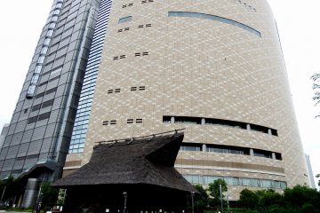 <p>There is an old Japanese house standing in front of the Osaka Museum of History...what is this?</p>