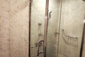 Separate shower booth