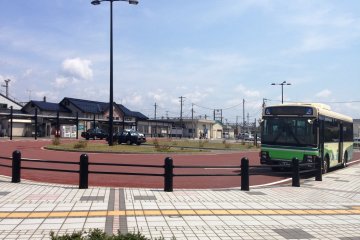 <p>To get to the chapel on time, take the train or bus to Tsuchizaki&nbsp;Railway Station (West Exit)</p>