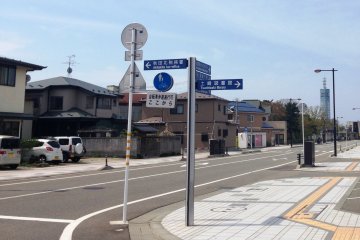 <p>From the west exit of the railway station, head north west. Follow the signs to the library</p>