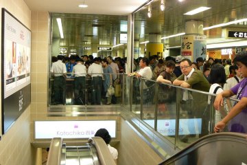 <p>Crowded subway station</p>
