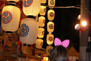 <p>Lanterns hanging on a Gion float</p>