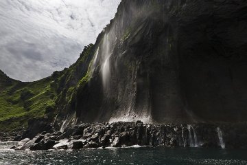 <p>One of many groundwater waterfalls along the coast &nbsp;</p>