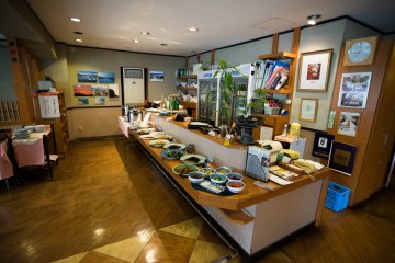 <p>Breakfast buffet in the morning</p>