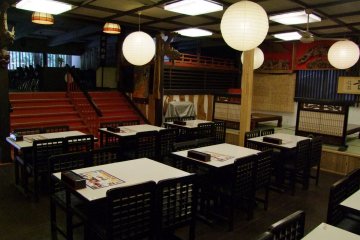 <p>Comfortable place to relax and get a bite to eat</p>