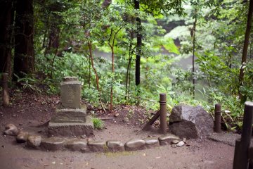<p>A small shrine next to the walkway</p>