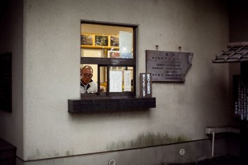 <p>The wonderful attendant waving goodbye</p>