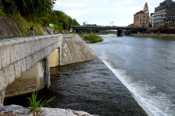 <p>Shirakawa akhirnya mengalir ke Kamogawa</p>