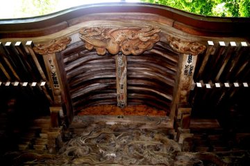 <p>Fabulous wood carving under the eaves</p>