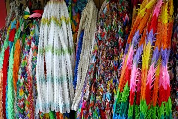<p>Each bunch of strings consists of a thousand cranes</p>