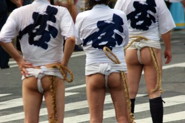 <p>Participants wear traditional clothing for the race</p>