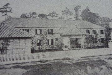 In 1868 Willis set up a military hospital in Yokohama and treated the Japanese samurai and soldiers who were injured in the numerous battles.