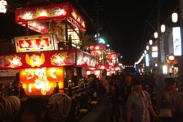 "Dashi" line the streets as onlookers just hang out and have a good time