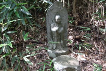 <p>Several stone figures of Jizo&nbsp;Bosatsu, a guardian for travelers, are seen along the trail side</p>
