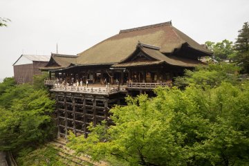 <p>The temple from the right</p>