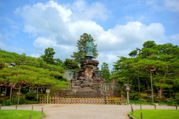 <p>One of the statues inside the park</p>