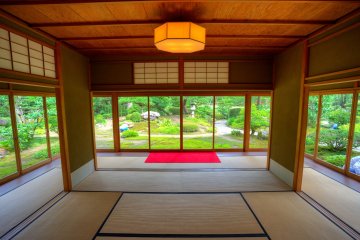 <p>Inside the teahouse</p>