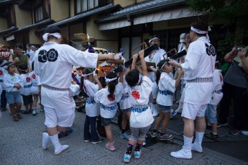 <p>The kids preparing for their festival</p>