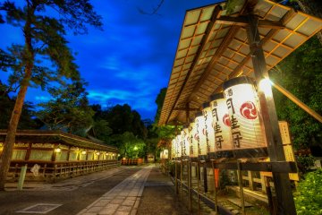 Yasaka Shrine in the Early Evening