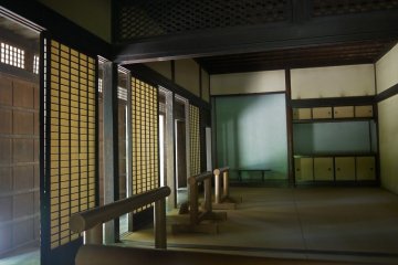 <p>Typical traditional layout with rooms separated by sliding doors from a corridor running along the outer wall.</p>