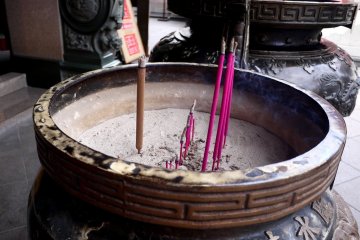 Incense sticks come in a variety of sizes