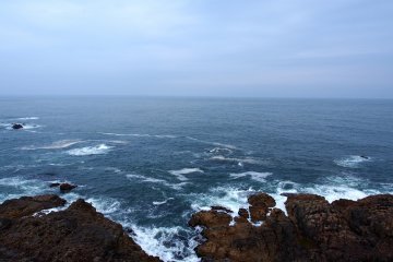 <p>The ocean seems to stretch on forever</p>