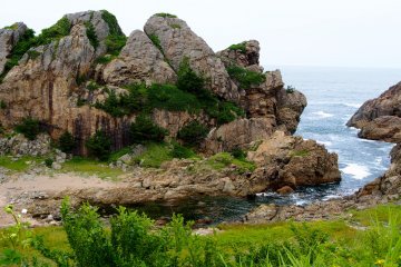 <p>The water runs inland at small, beach-like places amid the rocks</p>