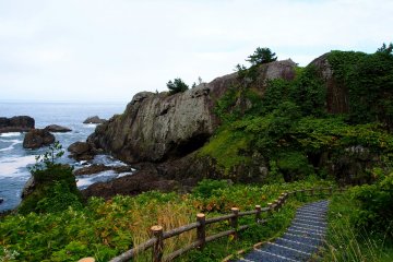 <p>Dramatic rock faces still pepper the landscape</p>