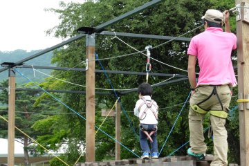 <p>Les enfants peuvent vivre leurs premiers frissons pendant que les parents font chauffer la carte bleue</p>