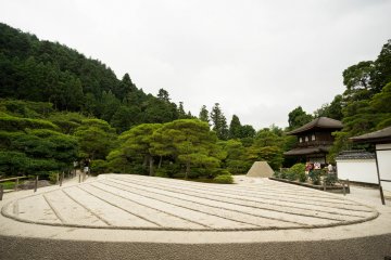 <p>The sand garden where you can sit and enjoy looking at it.&nbsp;</p>