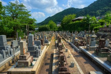 <p>One of the temples in Arashiyama area where you will old graveyards.</p>