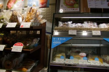 <p>Sweets and snacks</p>