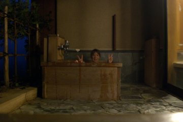 What a cozy bath tub - perfect for relaxing after a strenuous walk!
