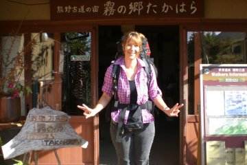 Felicitas in front of Kiri-no-Sato - A happy guest! 