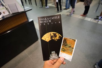 <p>Information booklet and the ticket.&nbsp;</p>