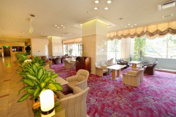 <p>Lobby lounge</p>