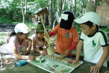 <p>Making a fire only with pieces of wood</p>