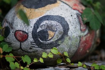 <p>Numerous&nbsp;lucky stone cats are hidden throughout the narrow streets. Find and pet all of them to have your wishes come true</p>