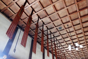 <p>High ceiling of Hattō, the Lecture Hall</p>