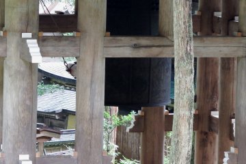 <p>Close-up look at the famous bell of Eiheiji Temple. This weighs five tons!</p>