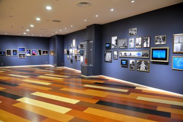 <p>Public gallery showcasing Tokyo Tower of yesteryears</p>