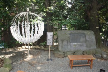 <p>Distinctive prayer displays</p>
