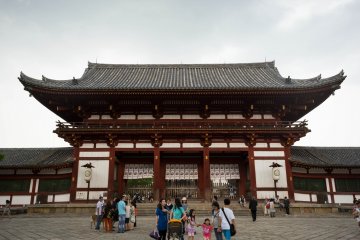 <p>The entrance to Todaiji Temple</p>