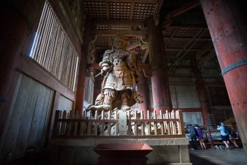 <p>Another statue inside the main hall</p>