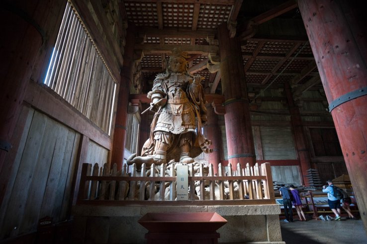 <p>Another statue inside the main hall</p>