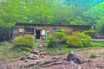 <p>'Fujimi-hira' mountain hut; popular place with many hikers and campers</p>