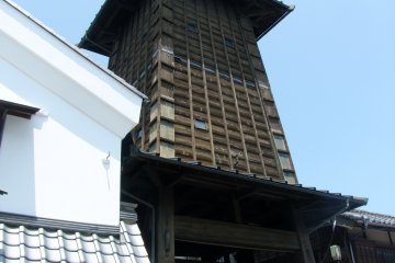 <p>Beautiful chimes ring out four times per day</p>