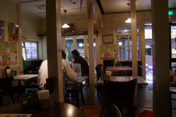 <p>Warm, friendly atmosphere</p>