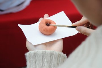 <p>Before drinking the tea, which is quite bitter, it is necessary to eat a traditional Japanese sweet called Wagashi</p>