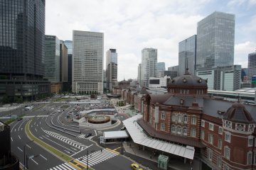 <p>Stasiun Tokyo dari atas tanah</p>